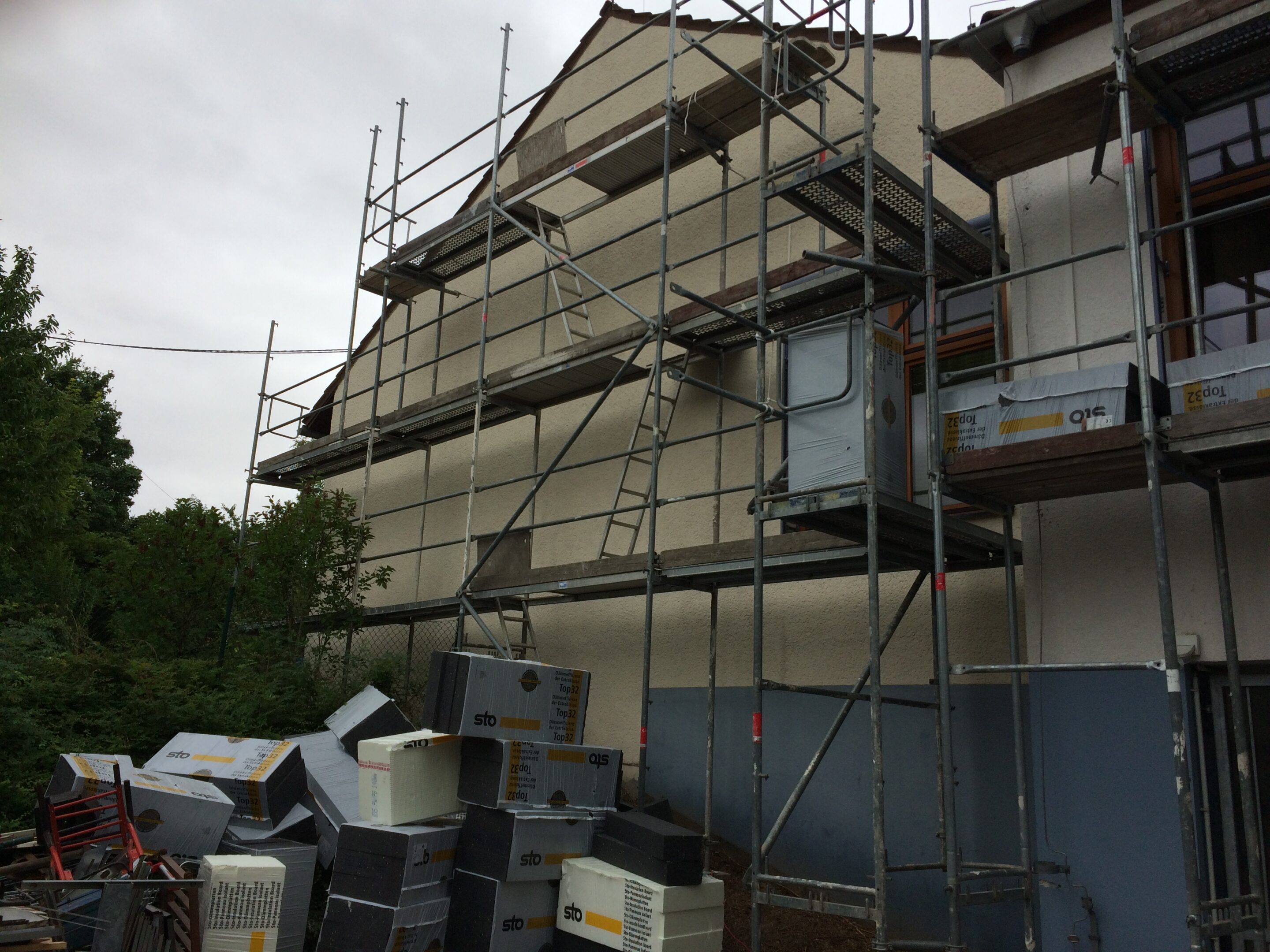 Die Grundschule in Wallertheim wird mit WDVS ausgestattet.